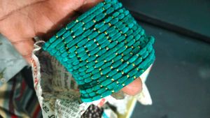 Glass Bangles set Velvet