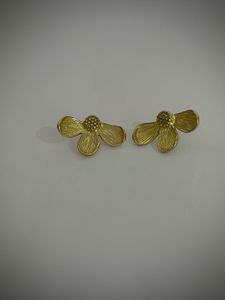 Gold Tone Flower Stud Earrings❤️