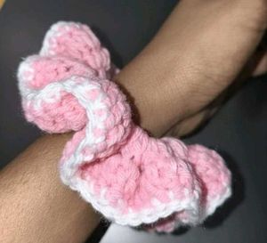 Pink &amp; White Crochet Scrunchie