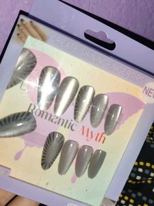 Romantic Myth cat eye Nails