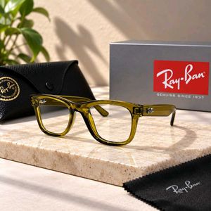RAYBAN UNISEX SUNGLASSES A clean classic silhouett