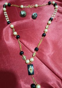 Elegant Black and Pearl Necklace