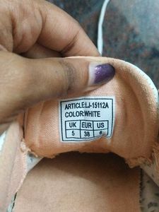 Dressberry White sneakers With Embroidery