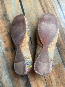 Embellished mojaris flats