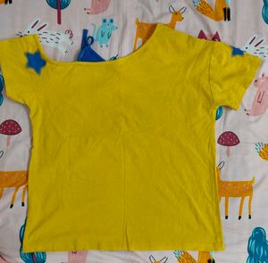 Yellow Star Print Off-Shoulder T-Shirt