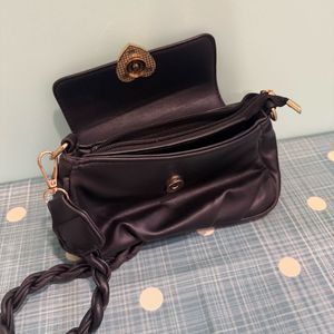 Chic Heart Clasp Shoulder Bag