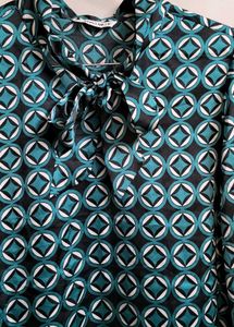 Stylish Geometric Print Bow Blouse