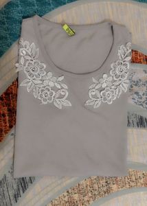 floral design grey tshirt