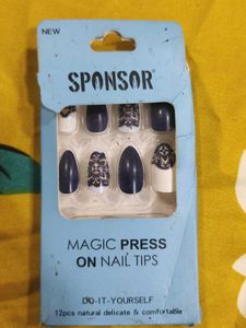 Press-On Nails - Elegant Blue &amp; White Design