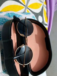 Round Sunglasses &amp; Pearl Jewelry Set