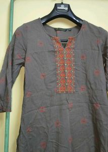 Avaasa Grey Kurta with Red Print