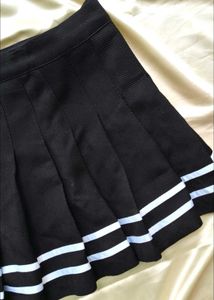 H&amp;M short pleated skirt