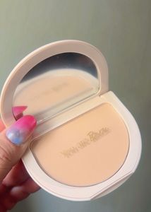 Rare Beauty Finishing Powder