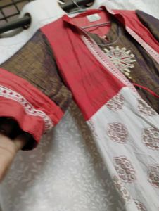 Elegant Kurta Set with Intricate Embroidery