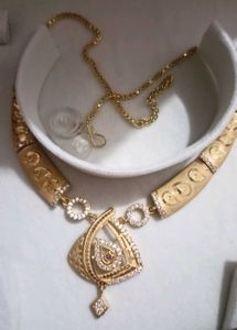 Elegant Gold Necklace &amp; Earring Set