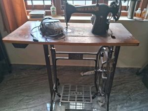 USHA -SEWING MACHINE WITH COVER