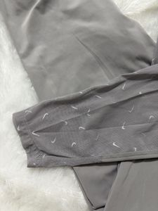 Nike L size  Athletic Leggings