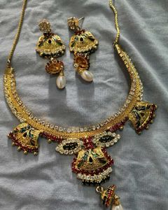 Elegant Indian Necklace and Earrings Set