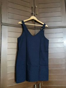 LE Pitta Navy Blue V-Neck Ring Detail Dress