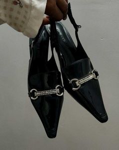 Elegant kitten heels 👠