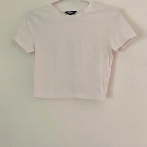 nuon Essential white tee