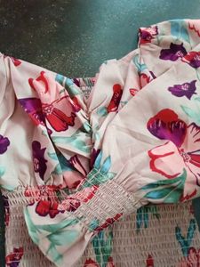 Chic Floral Smocked Cropped Top