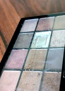 Branded Eye Shadow Pallet With 12 Colors