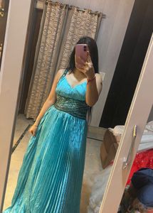 Stunning Blue Sequin Gown❤️🎀