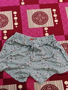 Cute Bee Print Shorts
