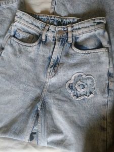 Light Wash Wide Leg Jeans with Flower Appliques