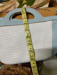 Chic Straw and Faux Leather Handbag