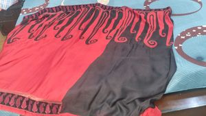 Red &amp; Black Patterned Saree