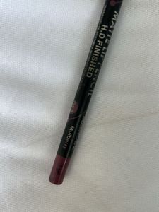 2 Lip Pencils Mars &amp; Mary jok