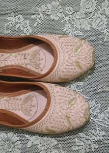 Baby pink Indian jutti