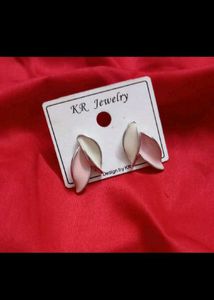 Elegant Leaf Design Earrings