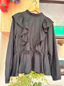 Chic Ruffled Black Top