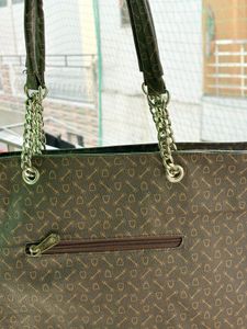 Chic Tote Bag with Chain Detail