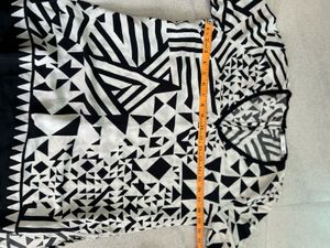 MANGO Stylish Geometric Print V-Neck Top