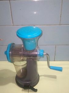 Hand Mini Juicer