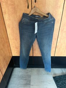 New amazon basics Comfortable Women's Blue Jeans