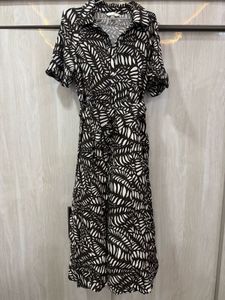 H&amp;M - Chic Leaf Print Midi Dress