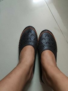 Stylish Cutout Ballet Flats
