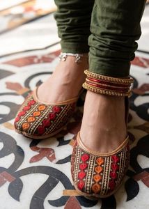 Punjabi embroidered Juttis