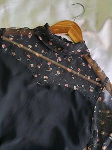 ⚡️Sheer Floral Mock Neck Top⚡️