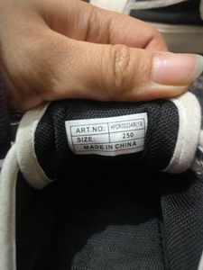 Vintage Black and white sneakers