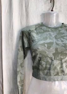 Green Camouflage Long Sleeve Cropped Top