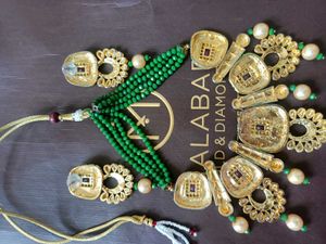 Exquisite Pearl &amp; Crystal Necklace Set