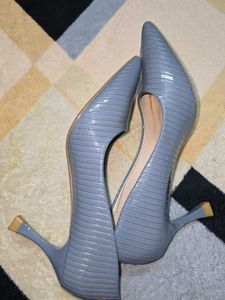 grey pump heel pencil hee