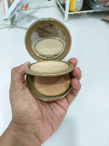 Lakme Compact Powder (silky golden)