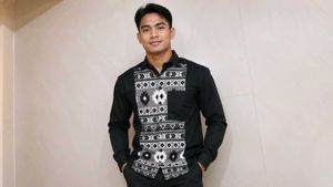 Men's Black Patterned Button-Up Shirt
